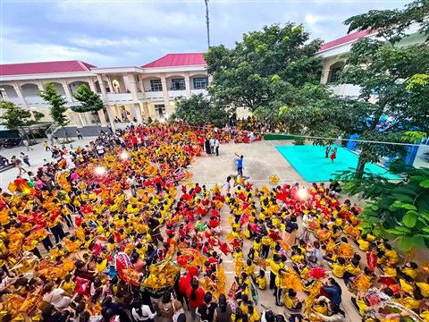 Toàn trường dự đêm hội Trăng rằm