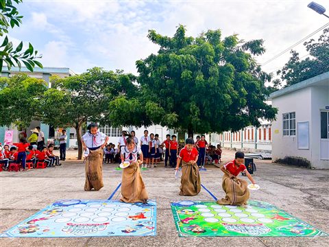 Trò chơi nhảy bao bố